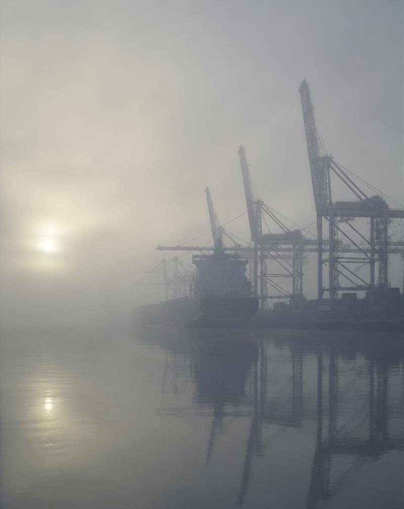 Hamburger Hafen im Nebel